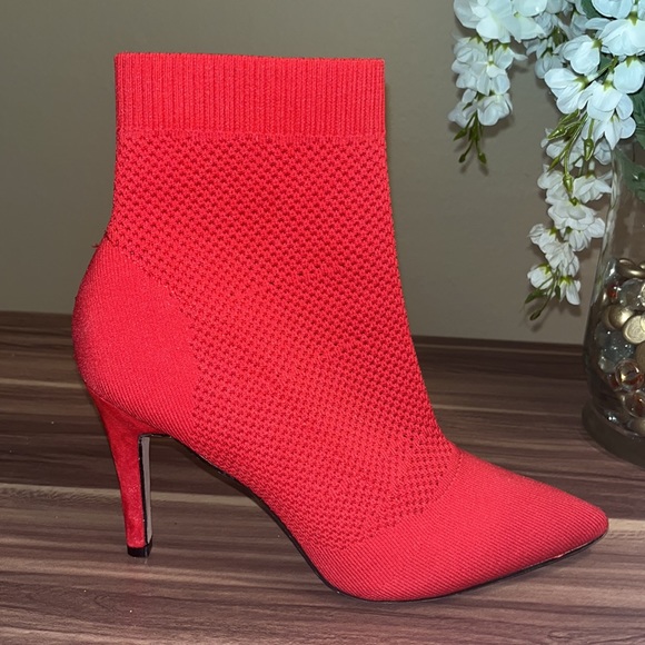 Mia, McKinley perforated, red knit, sock booties - Picture 4 of 14